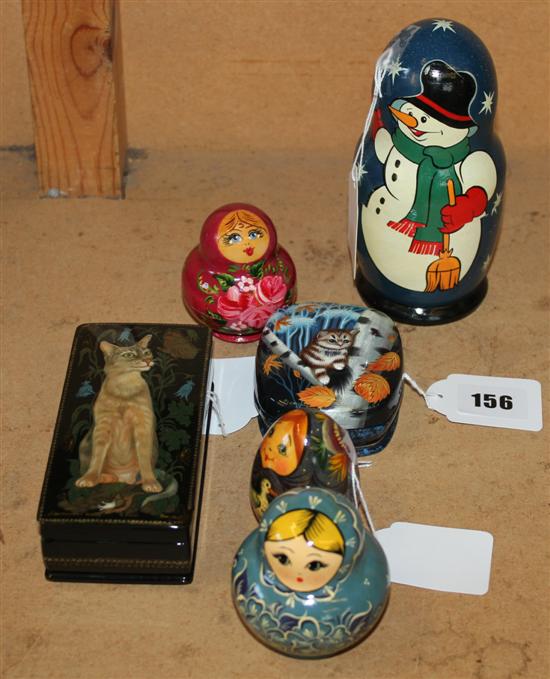 Two 20C Russian cat-painted lacquered boxes & a painted egg (all signed) & 3 babushka dolls